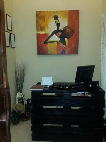 Skyhawk Guesthouse - Photo2