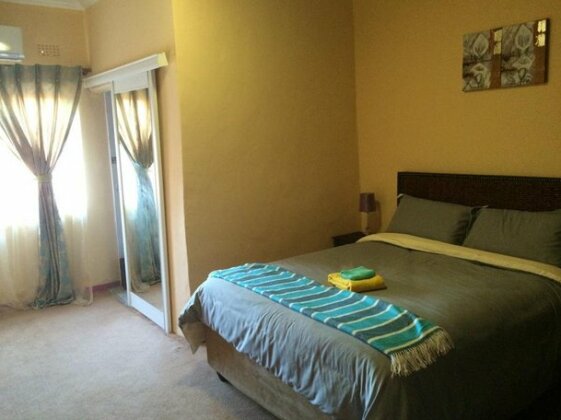 Skyhawk Guesthouse - Photo5