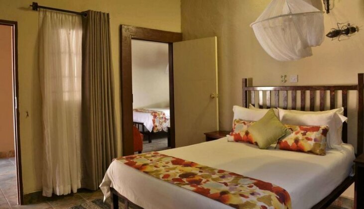 Thebe River safaris - Photo4