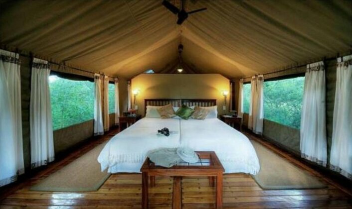 Royal Tree Lodge - Photo3