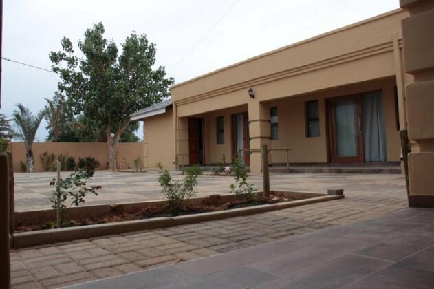 Double L Guest Lodge - Photo3