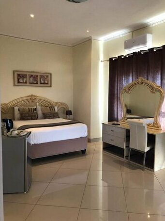 Real Favour Suites - Photo2