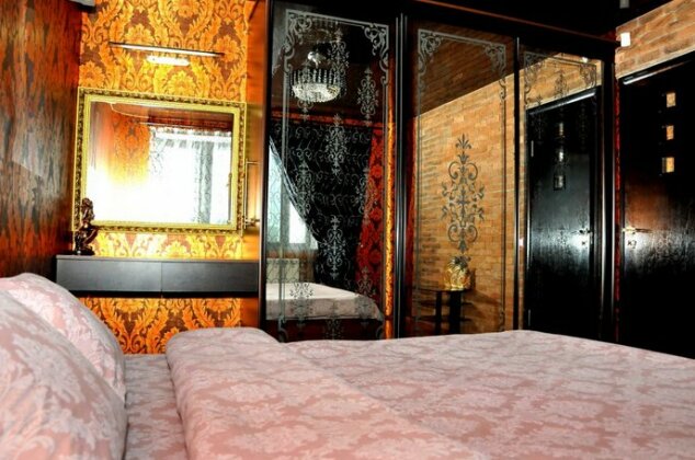 Two-Bedroom Apartment - Split Level