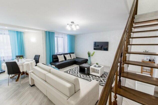 2-Level Penthouse Riverview - Photo2