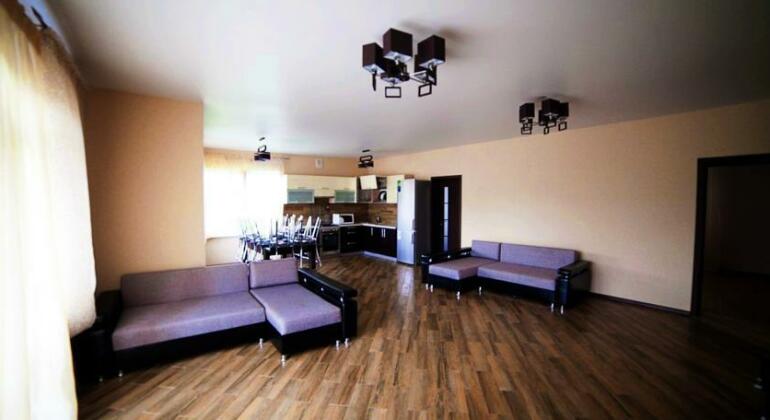 Alex House - Photo3