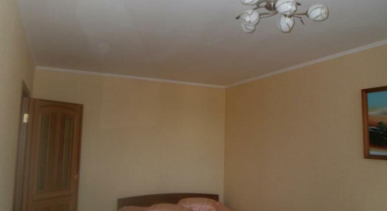 Apartment On Russiyanova - Photo2