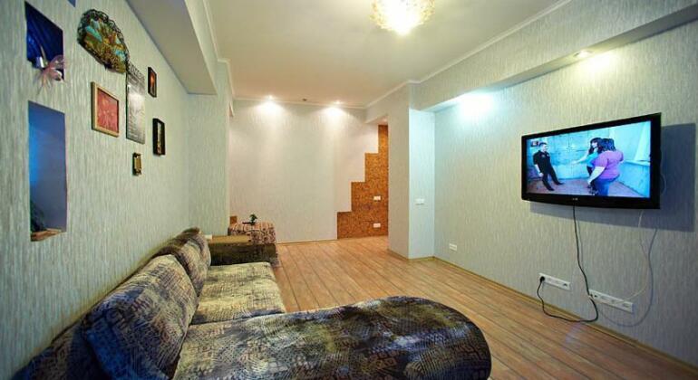 Apartment with Hot Tub - Photo5