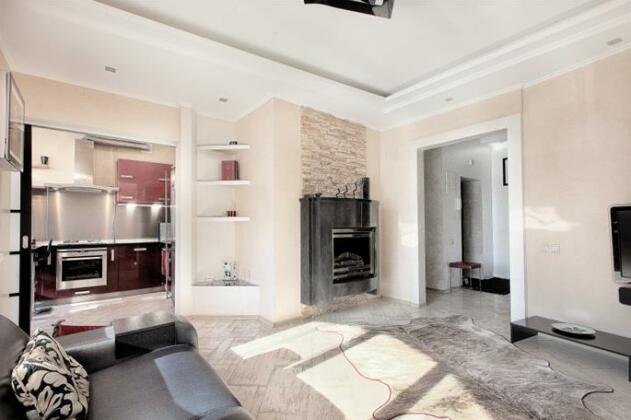  Photo 1