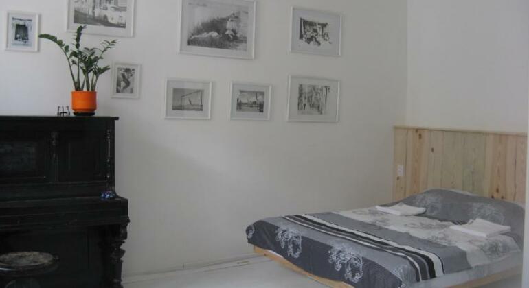 Julia Studio - Photo3