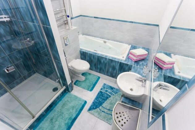 Vip 4-Room Jacuzzi - Photo5