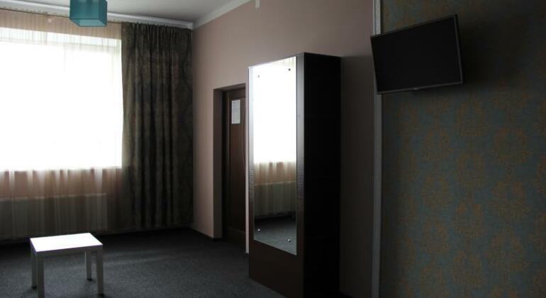 Crocus Hotel - Photo2