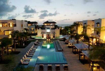 Las Terrazas Resort & Residences