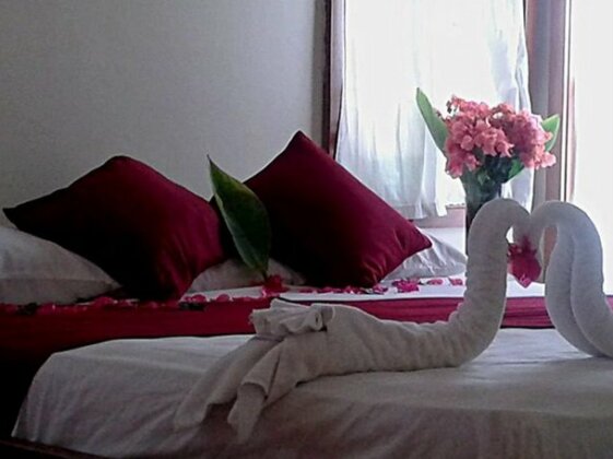 Sundiver Beach Resort - Photo2