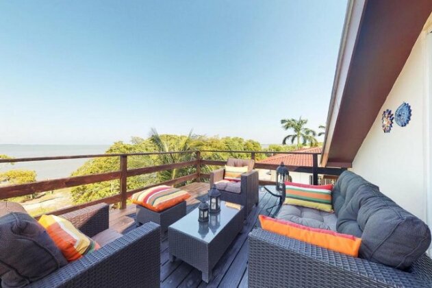 A Penthouse with a View - Photo2