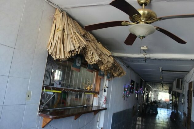Bachelor Inn Hotel - Photo4