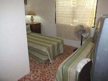 Bachelor Inn Hotel - Photo5