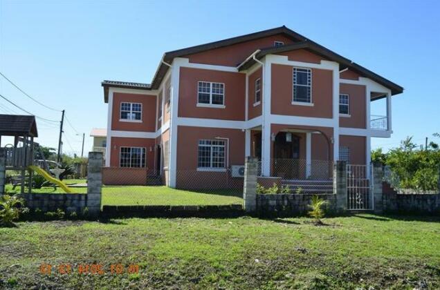 GM Suites Bed & Breakfast - Photo2