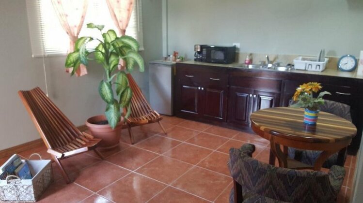 GM Suites Bed & Breakfast - Photo3
