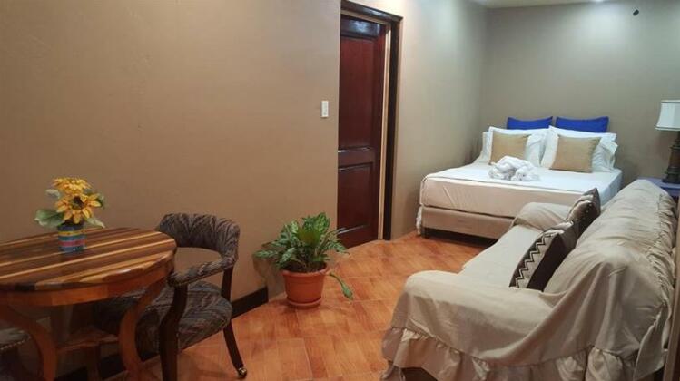 GM Suites Bed & Breakfast - Photo4