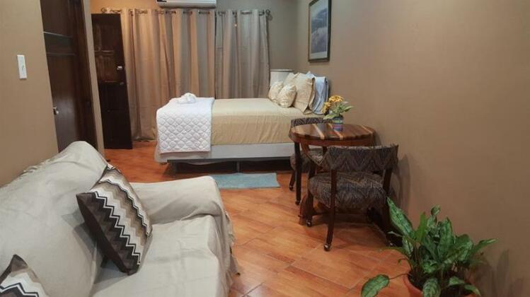 GM Suites Bed & Breakfast - Photo5