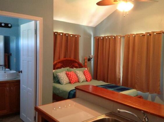 Tilt-TA-Dock Resort Belize - Photo3