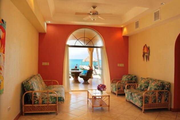 Blue Parrot Beach House - Photo3