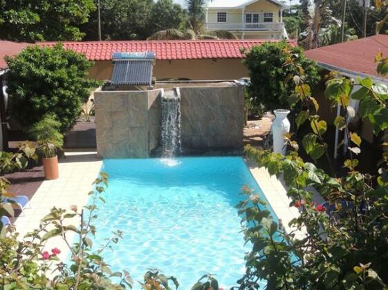 Parrot Cove Lodge