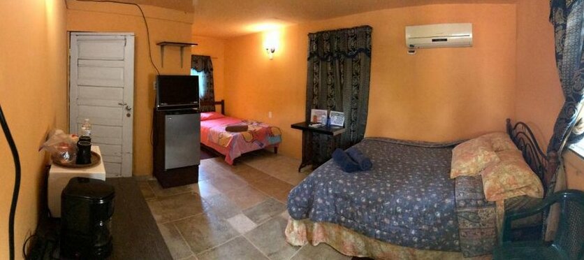 Tania's Guest House - Photo3