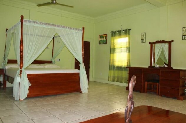 Highway Trails Belize Resort and Country Club - Photo2