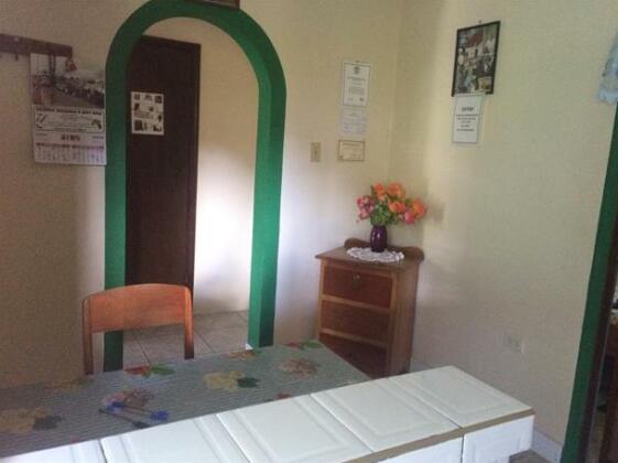 J & R Guest House - Photo2