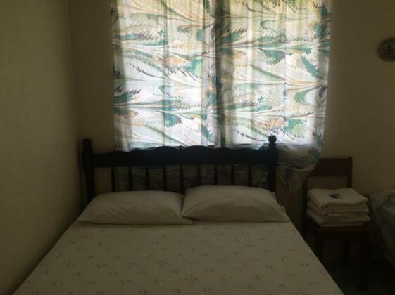 J & R Guest House - Photo4