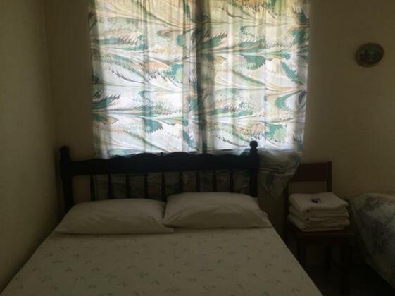 J & R Guest House - Photo5
