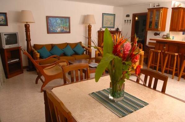 The Palms Oceanfront Suites - Photo5