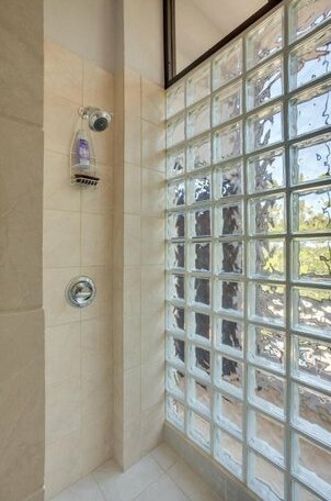 Bayshore Bijou Suites - Photo4