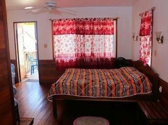 Maya Breeze Inn - Photo3