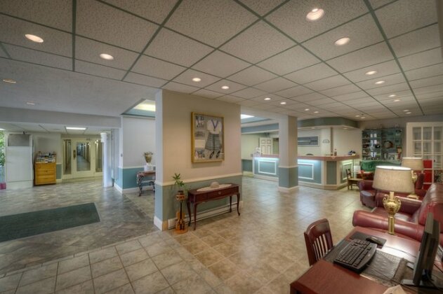 Claymore Inn and Suites - Photo3