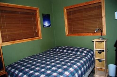 Silver Bullet Inn by Apex Accommodations - Photo2
