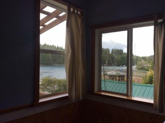 Bamfield Boardwalk Bungalow - Photo4