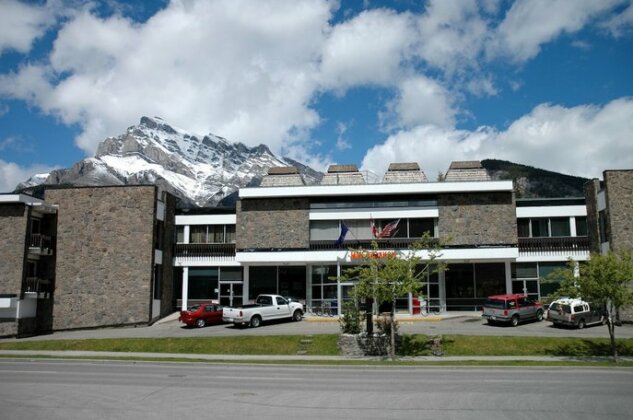 Banff Voyager Inn - Photo2