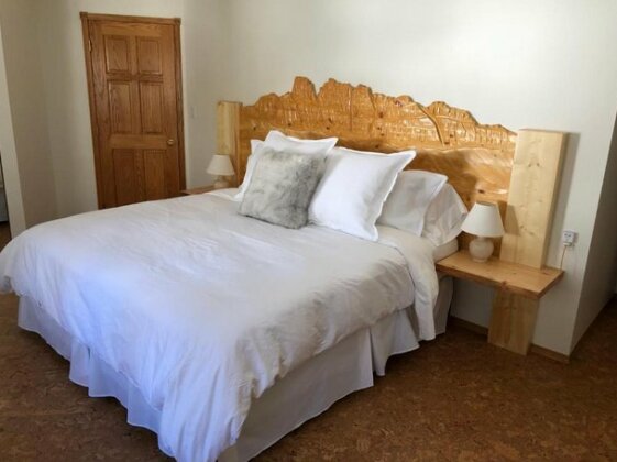 Cascade Court Bed and Breakfast - Photo2