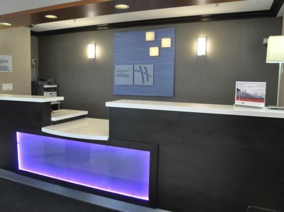 Holiday Inn Express Hotel & Suites Barrie - Photo2