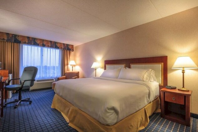 Holiday Inn Express & Suites - Belleville - Photo5