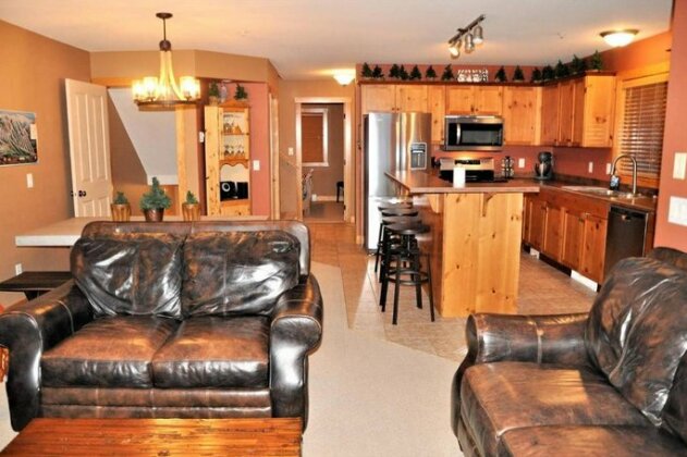 Large Dog Friendly Chalet with Private Hot Tub - Photo3
