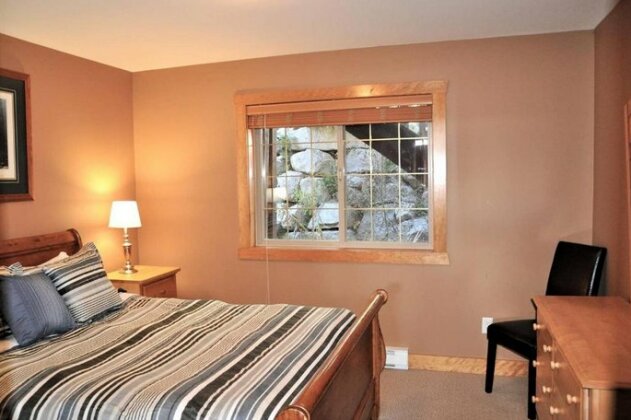 Large Dog Friendly Chalet with Private Hot Tub - Photo4