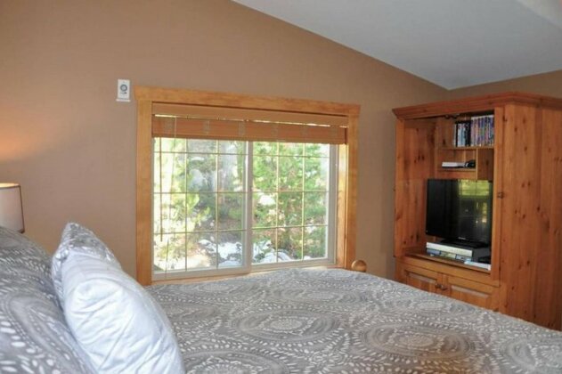 Large Dog Friendly Chalet with Private Hot Tub - Photo5