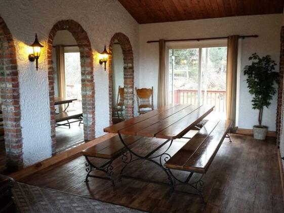 Blue Mountain Rentals - 6 Bedroom Exec Chalet with Hot Tub - Photo2