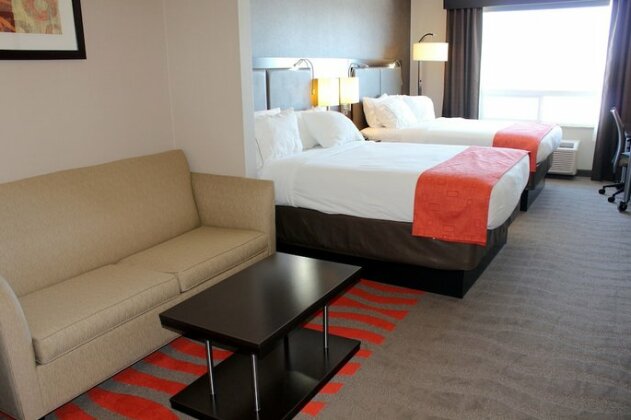 Holiday Inn Express Hotel & Suites Bonnyville - Photo4