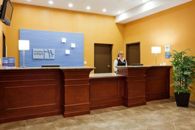 Holiday Inn Express & Suites Clarington - Bowmanville - Photo3