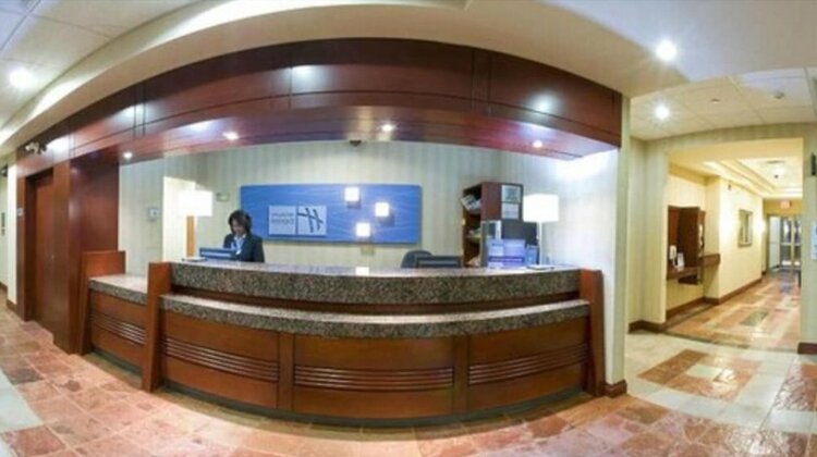 Holiday Inn Express Brampton - Photo5