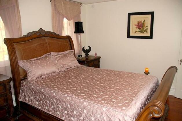 Pine Breeze Bed and Breakfast - Photo2